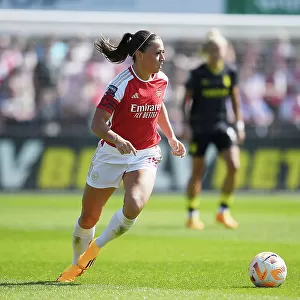 Arsenal's McCabe in Action: FA Women's Super League 2022-23 - Arsenal vs. Aston Villa