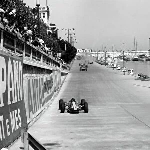 1964 Monaco Grand Prix. Monte Carlo, Monaco. 10 May 1964. Jim Clark, Lotus 25-Climax, 4th position, action. World Copyright: LAT Photographic