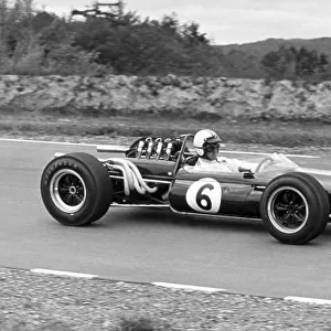 1966 United States Grand Prix. Watkins Glen, New York, USA. 30/9-2/10 1966. Denny Hulme (Brabham BT20), retired, action. Ref-B/W Print. World Copyright - LAT Photographic