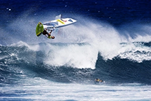 <b class=qtipBold><figcaption>PWA Windsurfing Maui 2013</figcaption></b><br>Fernandez throws it PWA Windsurfing Maui 2013