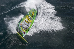 <b class=qtipBold><figcaption>PWA Windsurfing Maui 2013</figcaption></b><br>Swift slashing PWA Windsurfing Maui 2013