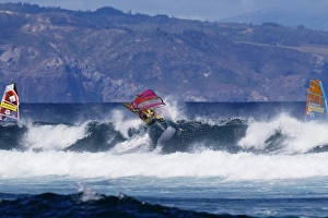 <b class=qtipBold><figcaption>PWA Windsurfing Maui 2013</figcaption></b><br>Naish hits the lip PWA Windsurfing Maui 2013