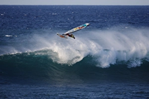 <b class=qtipBold><figcaption>PWA Windsurfing Maui 2013</figcaption></b><br>Siver goes high PWA Windsurfing Maui 2013